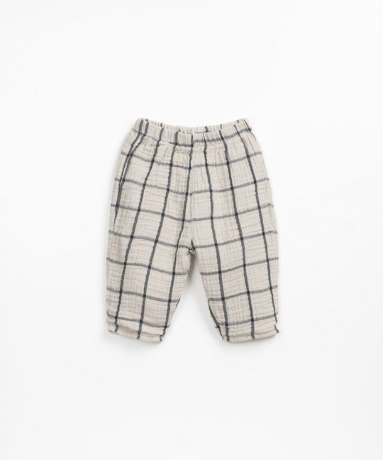Trousers with a blend of organic cotton and recycled cotton