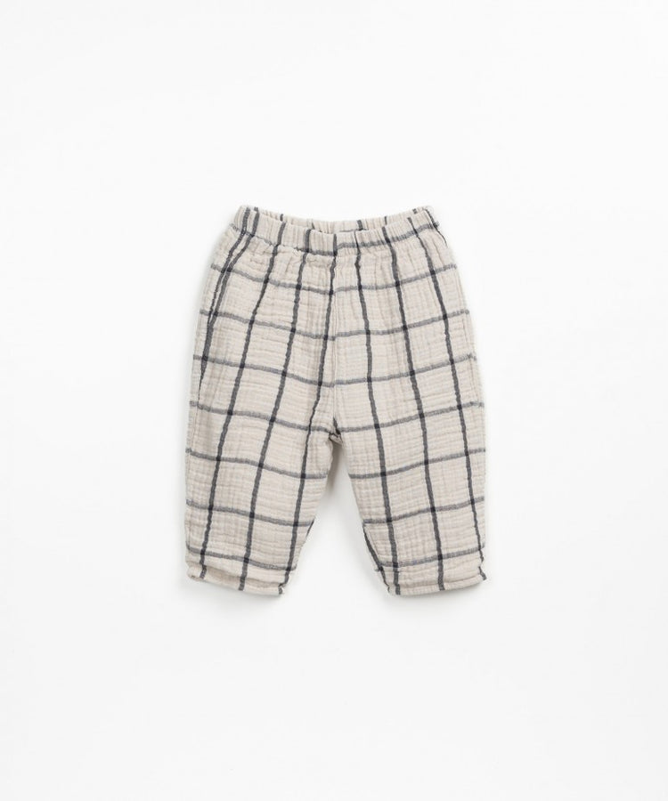 Trousers with a blend of organic cotton and recycled cotton