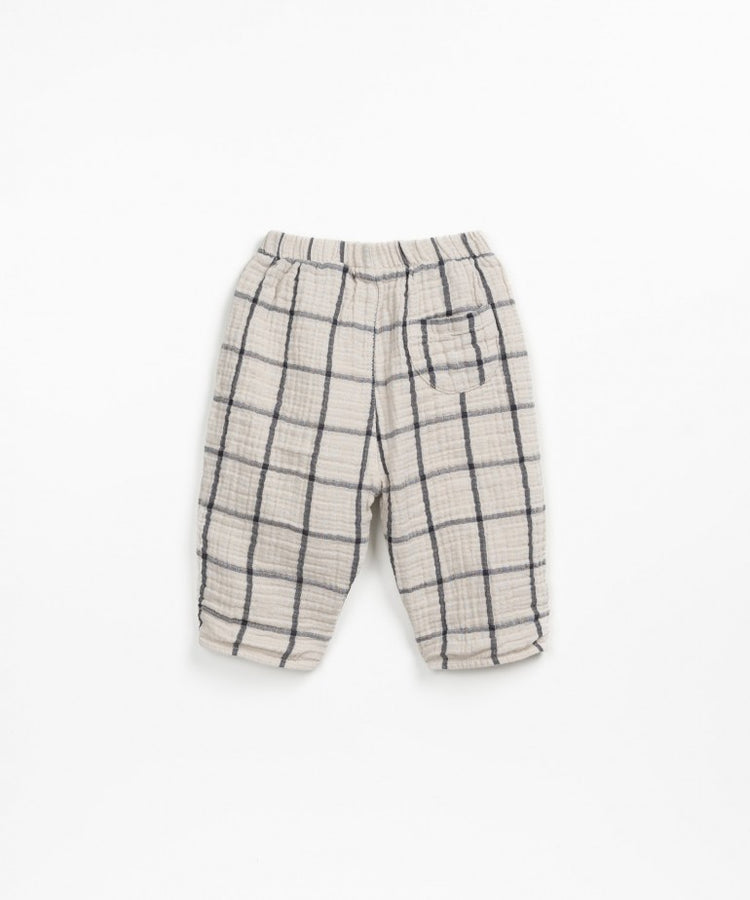 Trousers with a blend of organic cotton and recycled cotton