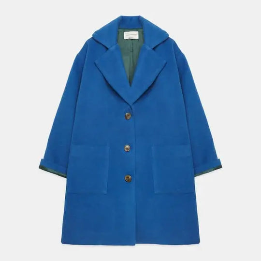 Abrigo largo azul de Weekend House Kids moda infantil sostenible.