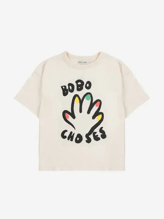 Camiseta blanca con dibujo de mano y logo de Bobo Choses en la parte delantera.
