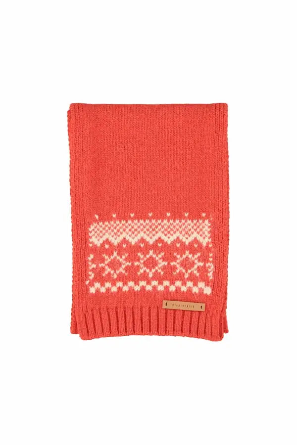 Bufanda roja de punto de Piupiuchick, vista de lado, coleccion aw25