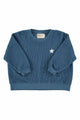 Sudadera unisex azul de felpa con estrella pequeña blanca en el pecho de Piupiuchick, vista delantera.