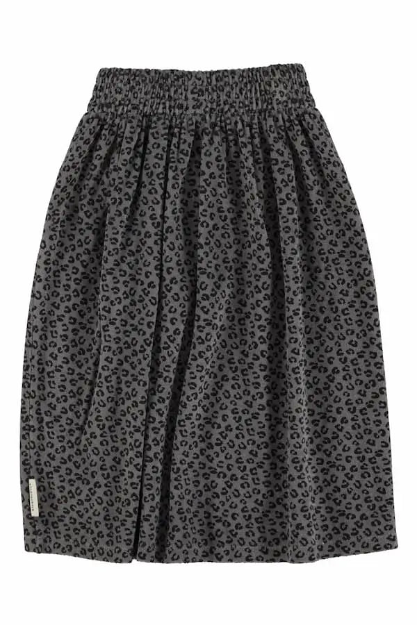 Falda larga gris  de rizo con estampado de animal print en negro, tiene cintura elastica, PIupiuchick, vista atrás.