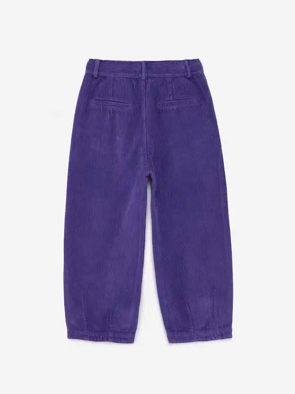Vista atras de pantalon de pana Nº1 Violet Indigo de True Artist moda ecologica hecho en España.