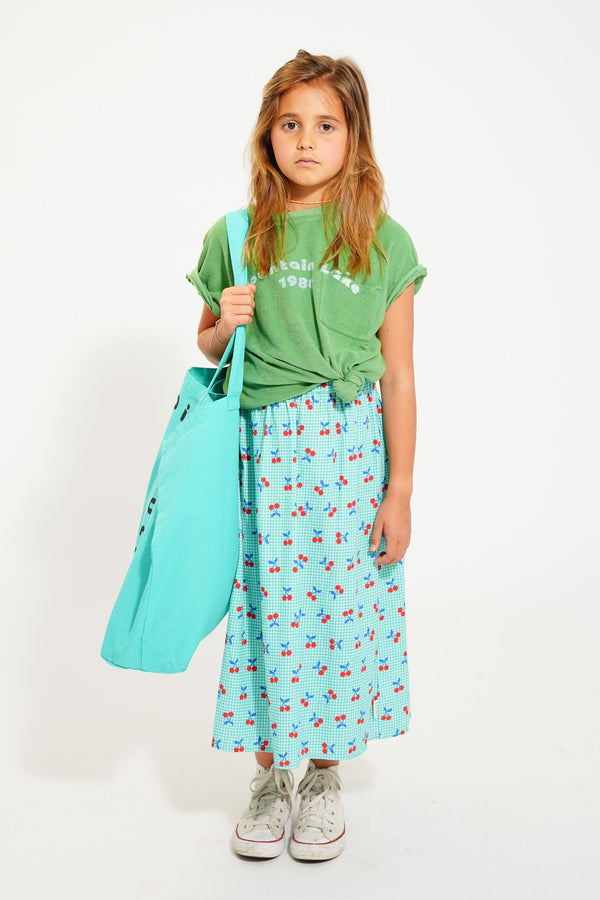 Modelo con camiseta verde de toalla de Piupiuchick