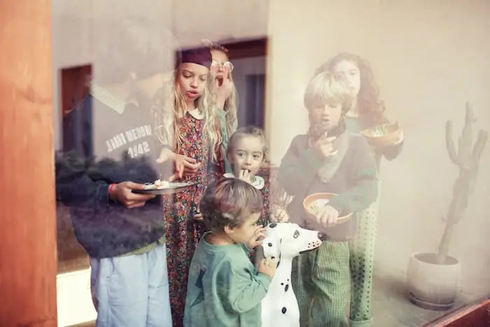 Niños con las prendas de la colección de otoño de Piupiuchick.