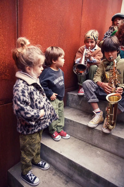 Niños con prendas de la colección I'm with the band de Piupiuchick.