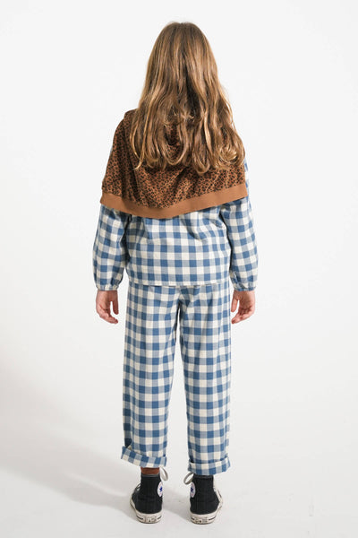 Niña con pantalón de cuadros de Piupiuchick