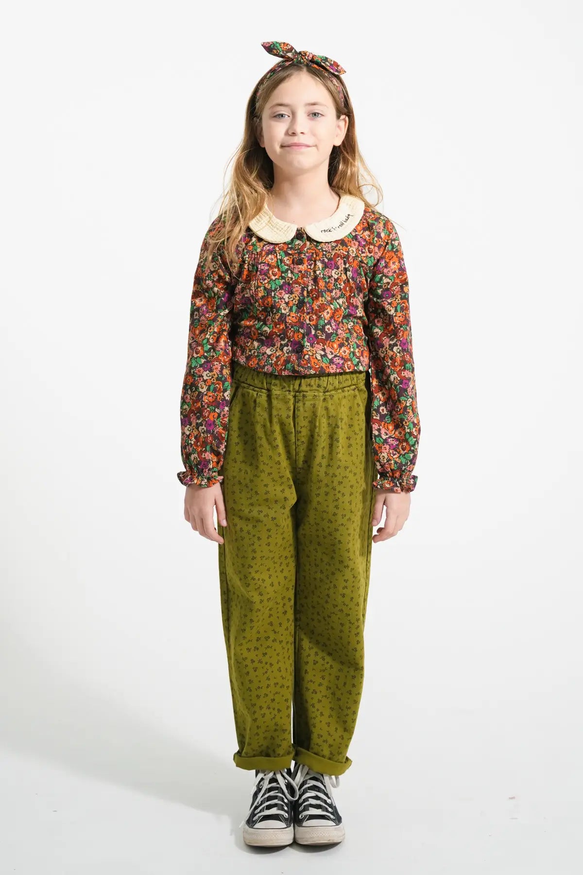 Niña vestida con prendas de Piupiuchick colección  otoño