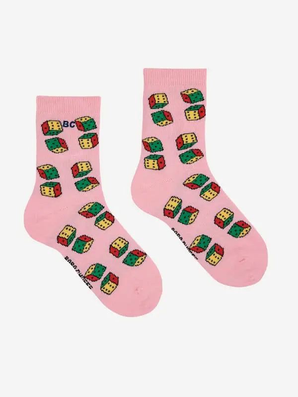 Calcetines rosas de Bobo Choses con estampado de dados multicolor para niñas y niños.